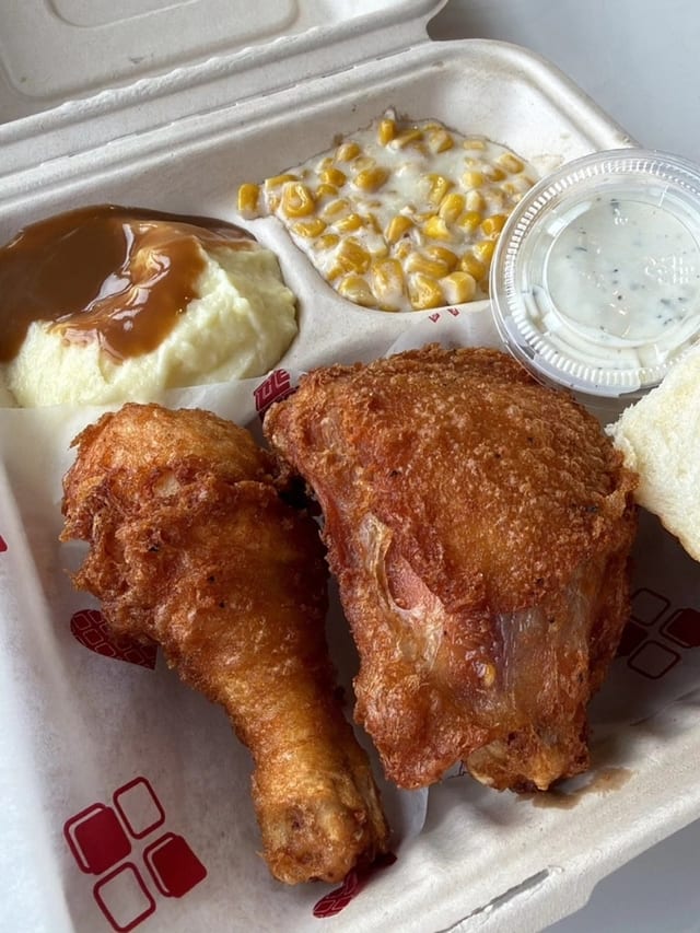 Phil's Chicken Box (Leg + Thigh) (Drink).